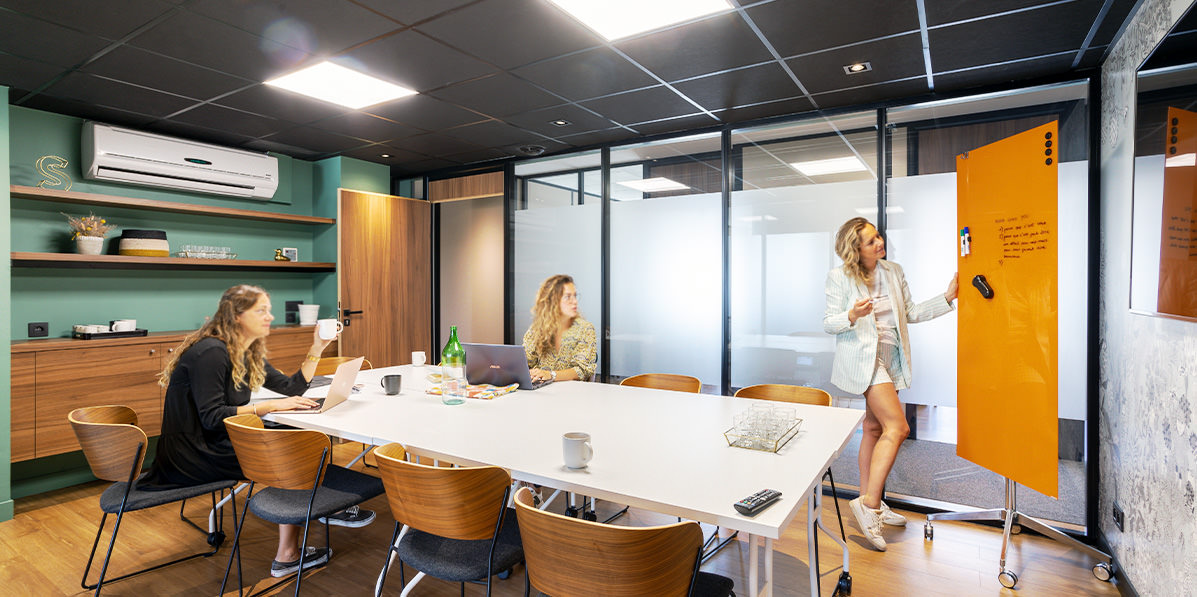 Hiptown - Location bureau, location bureau opéré- Auvergne-Rhône-Alpes - Lyon - 69003 - Britannia-MONA - Part-Dieu - Salle de réunion