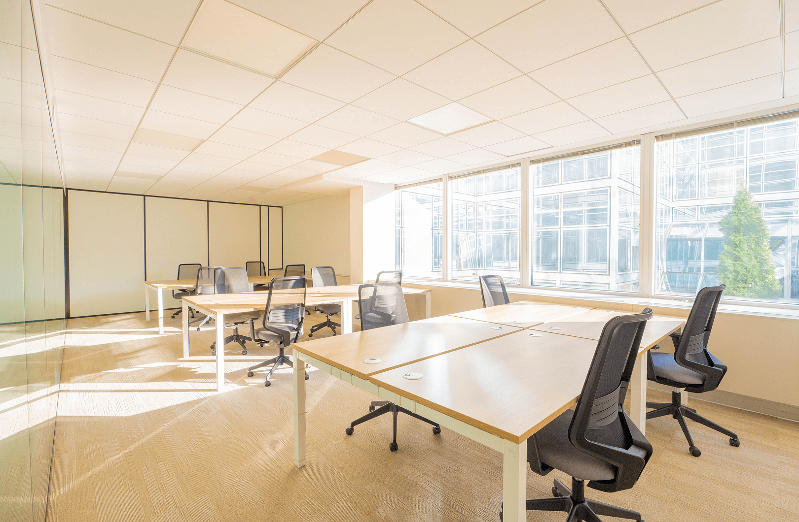 Bright, fully-equipped office in the flexible Hiptown - Nanterre - Le Carillon space, located at 5-6 esplanade Charles de Gaulle 92000 Nanterre