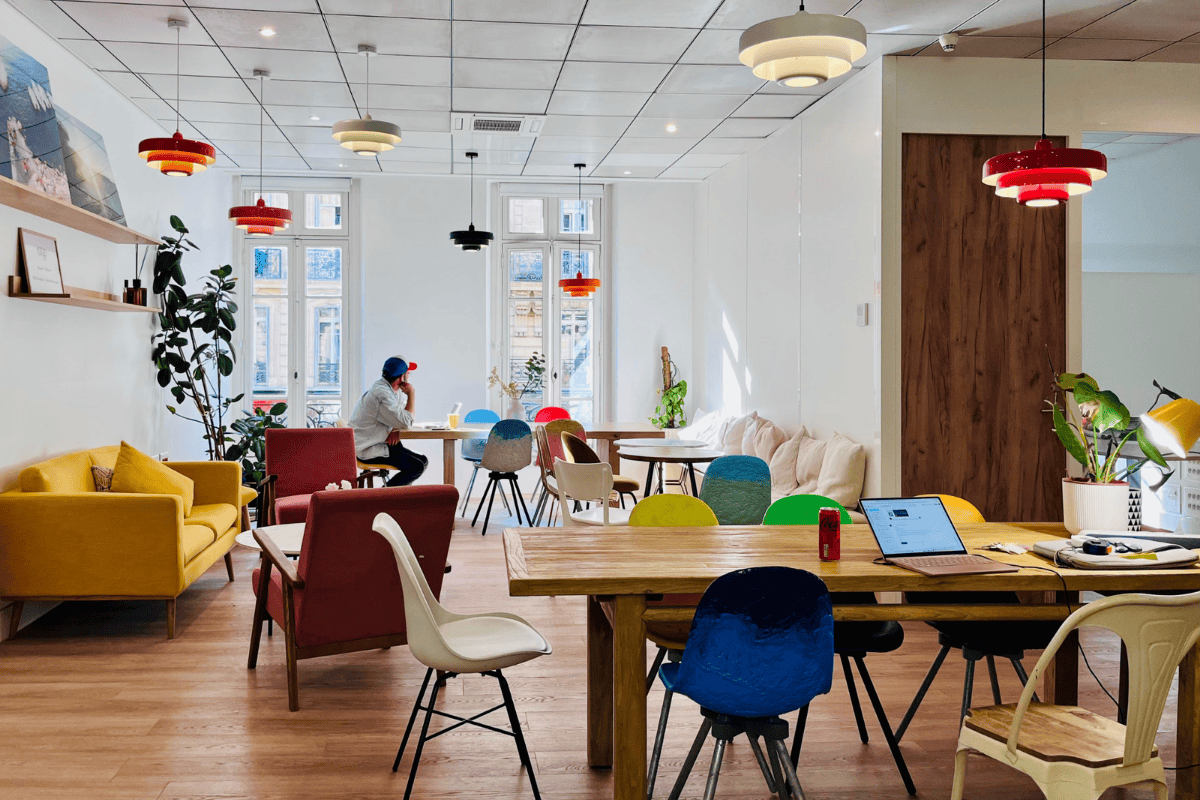 Soundproof phone booths and enclosed offices for concentration - coworking Hiptown Vieux-Port Marseille