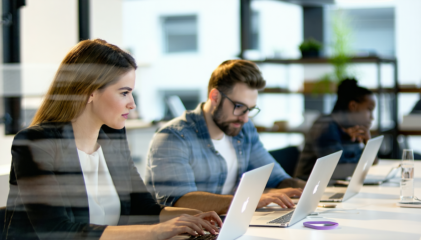 découvrez la définition du flex office, ses principaux avantages pour les entreprises et collaborateurs, ainsi que les inconvénients à prendre en compte avant de l’adopter.