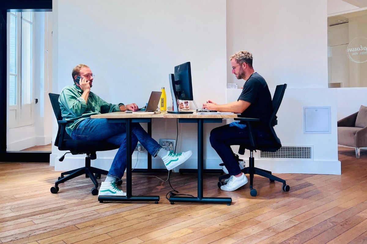 Bureaux professionnels pour comparer la charge d’un bail classique et d’une solution flexible
